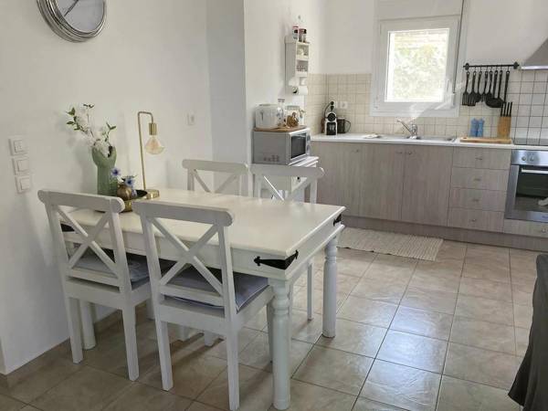 Stylish Villa in Loutra with Private Pool Garden near Seabeach