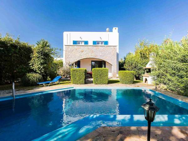 Villa near Beach with Swimming Pool Garden Terrace