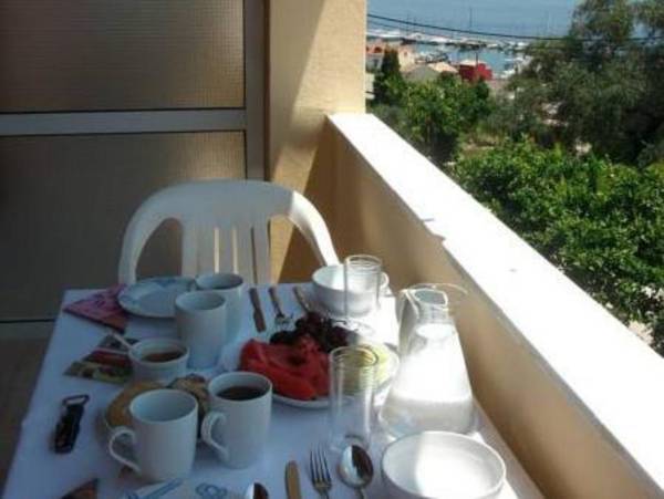 Roza's Home and Studios