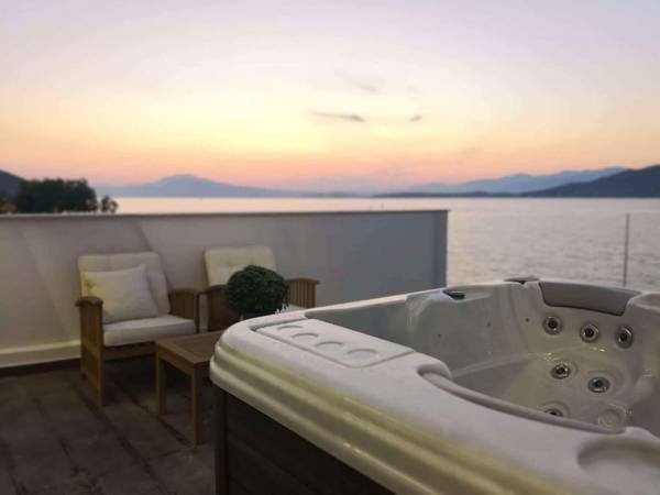 Aianteion Bay Luxury Hotel & Suites