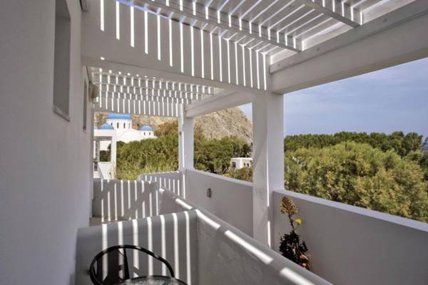 Romani Studios Perissa