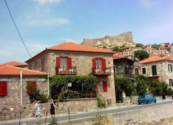 Evanthia Toroz Rooms & Studios