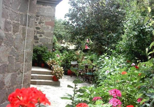 Evanthia Toroz Rooms & Studios