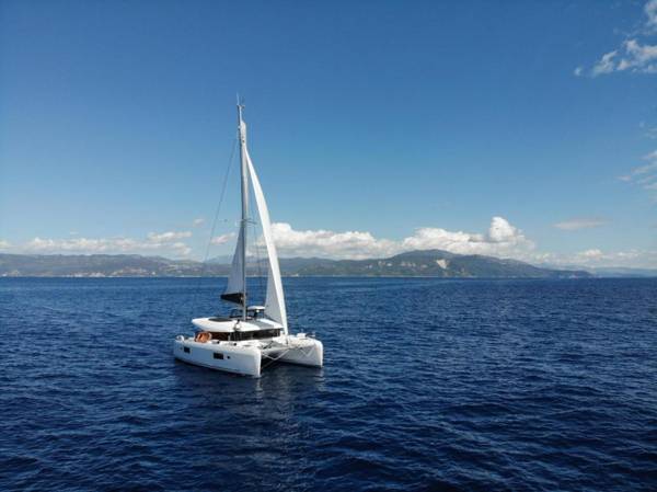 Dream of Life  Catamaran  Lagoon 42  2019