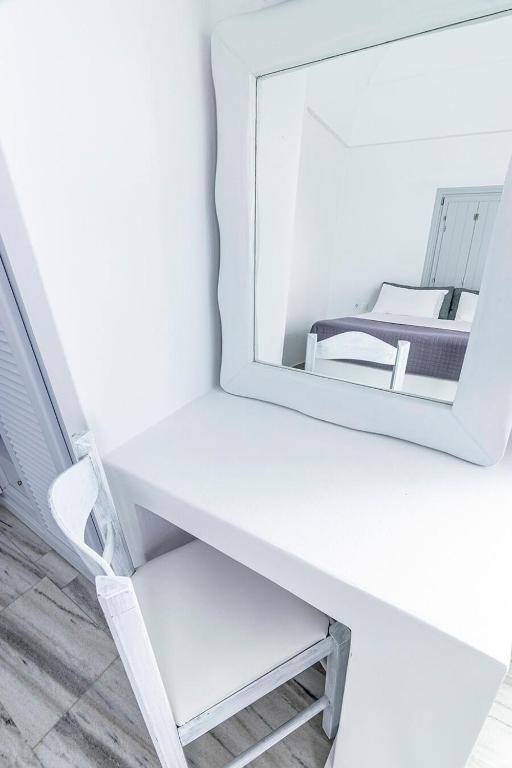 Phaos Santorini Suites