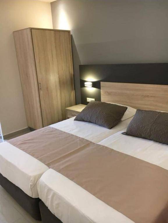 Roula Kotsonis Superior Apartment