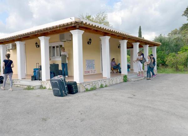 Santos Apartments & Studios