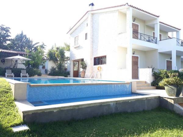 Villa Corina near the Airport