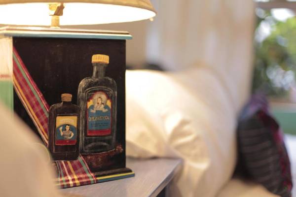 Yellow House Hostel B&B