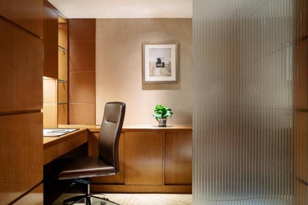 Workspace - Kowloon Shangri-La Hong Kong