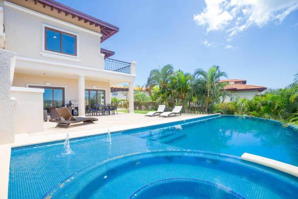 Pearl Court 1111 at Pristine Bay