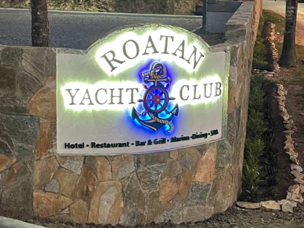 Roatan Yacht Club and Dive Center