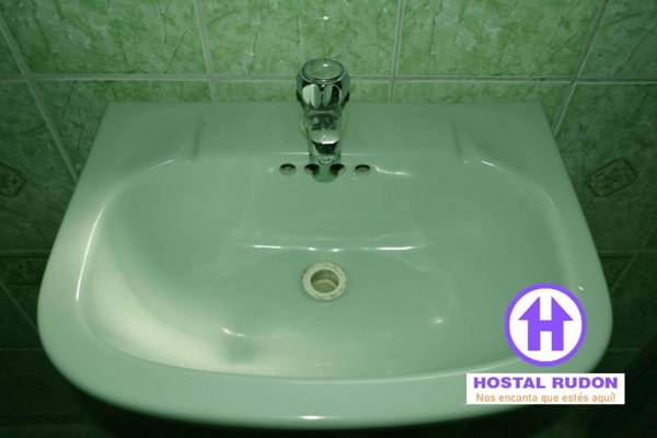 Apartamentos y Hostal RUDON