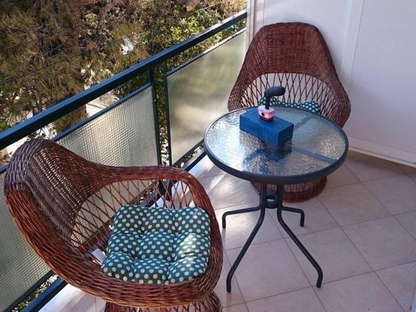 Charming little apartment with a balcony and a sea view 5 minutes to the beach