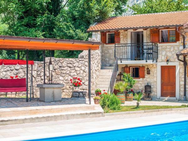 Stone house  with private pool and garden in quiet place