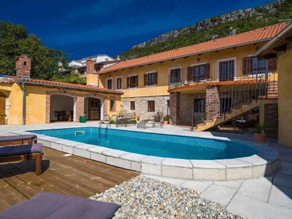 Amazing Villa with pool and sea view surrounded by nature