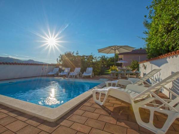 Adorable holiday home with private pool and terrace with barbecue!