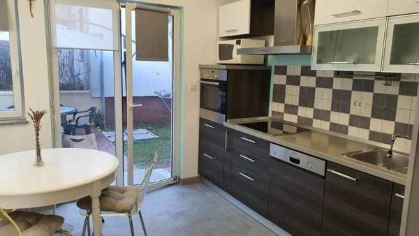 Apartment with garden in Barbariga