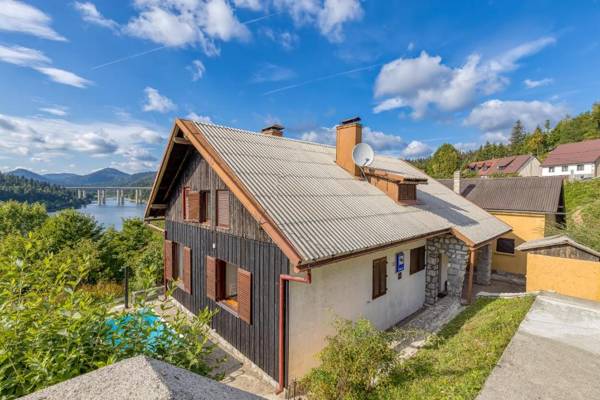 Lake House Felice - Happy Rentals