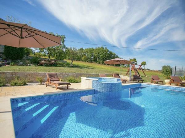 Unique Villa for up to 8 persons with pool jacuzzi and beautiful garden   