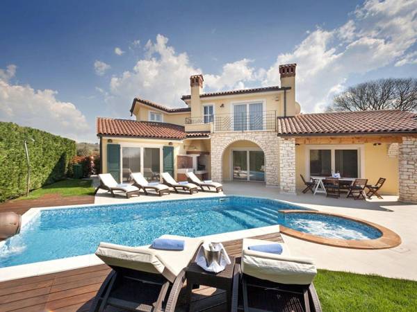 Luxury villa for up to 6 persons with pool BBQ wine cellar and billiard