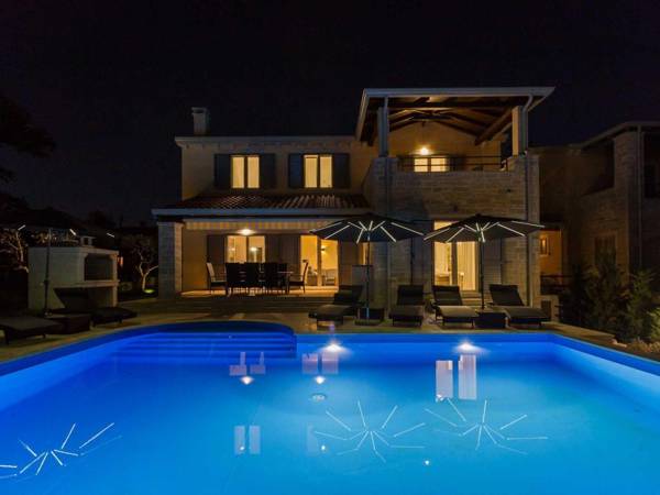 Sea-view Villa in Kastelir with Private Pool Terrace
