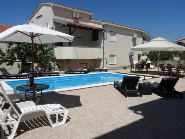 Modern island apartment with pool 80 meters from the sea B