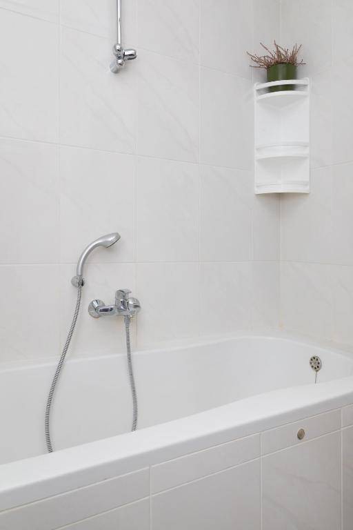 Cute and Sunny Studio in Zagreb with Balcony and Free Garage