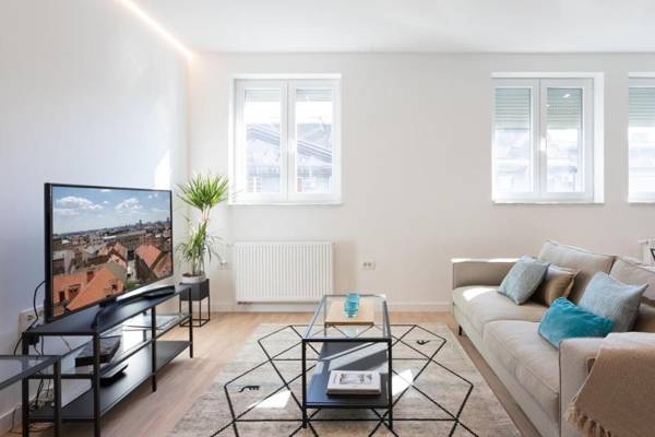 Design 2BDR Apartment near City Center