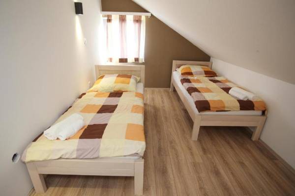 Apartments Rooms PAROMLIN CENTAR
