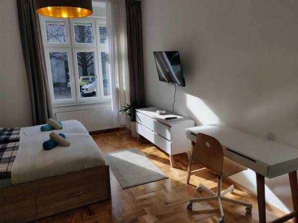 Workspace - City center luxery spa apartment with parking