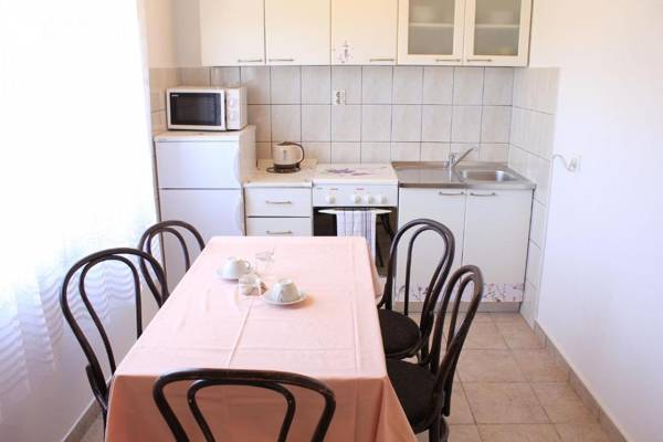 Apts and rooms Jagoda-parking