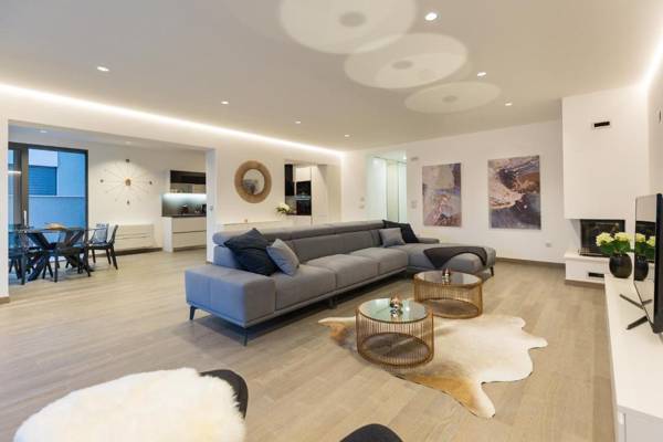 Shell Luxury Residences with Pool and Whirlpool