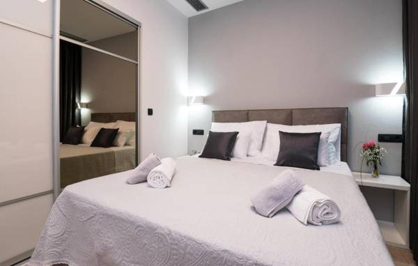 Sky & Sun Luxury Rooms with private parking in the garage - AE1098