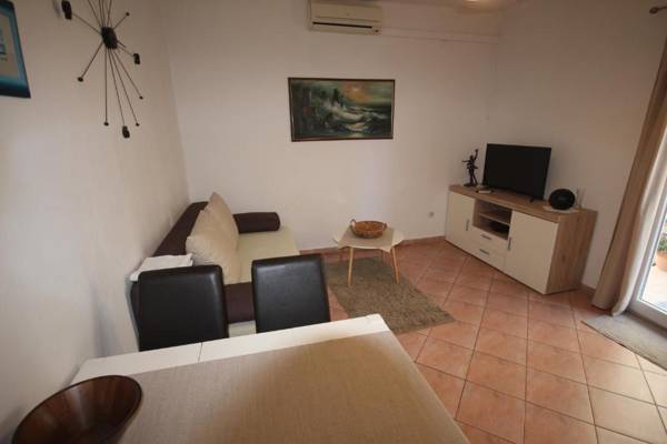 Cosy apartment 5min to beach Mirela Borik