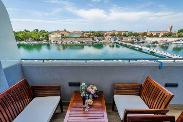 Sea view apartment Zara Luminosa