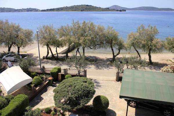 Apartments Zdenka-10m from beach