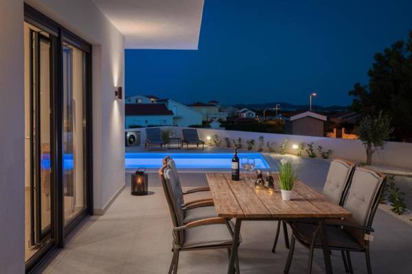 Villa Bettina with heated pool