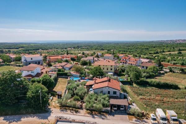 Apartment with pool Visnjan