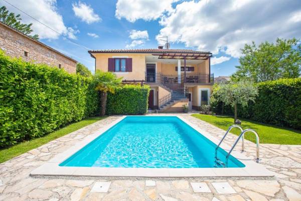 Leon with Private Pool