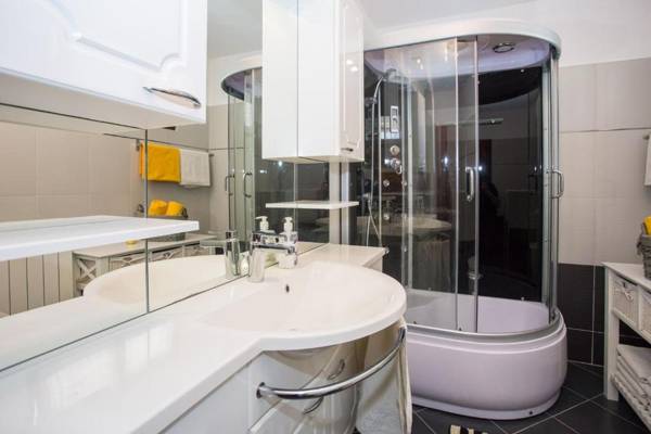 Leon with Private Pool