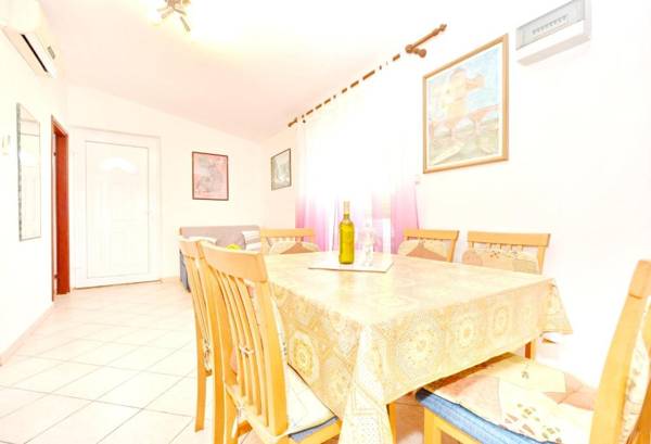3 bedrooms appartement at Vir 250 m away from the beach with enclosed garden and wifi
