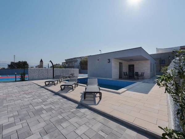 Exotic Holiday Home in Vir with Whirlpool