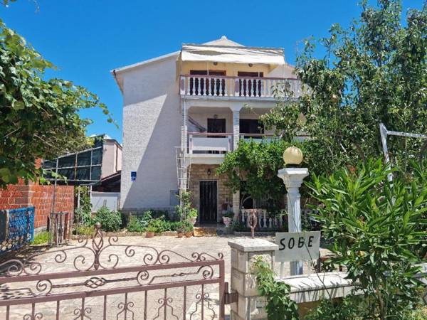 Rooms Mat - 300 m from sea