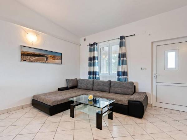Snug Apartment in Vir with Sea Beach Nearby