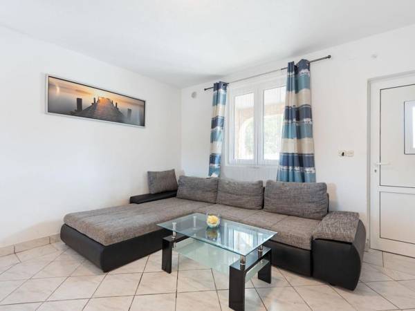 Quaint Apartment in Vir with Sea Beach Nearby