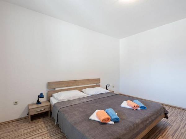 Quaint Apartment in Vir with Sea Beach Nearby