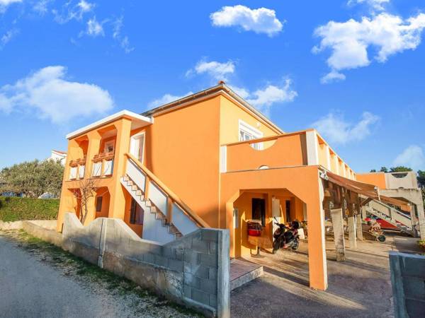 Simplistic Apartment in Vir with Garden