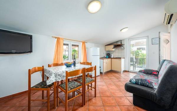 ALEKS house with apartments