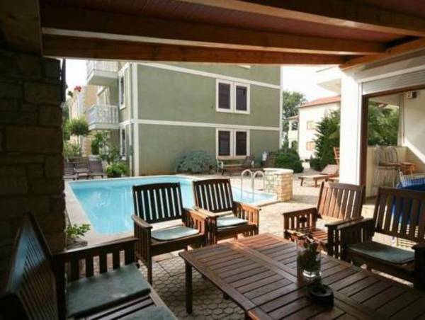 Apartments and Rooms Degra